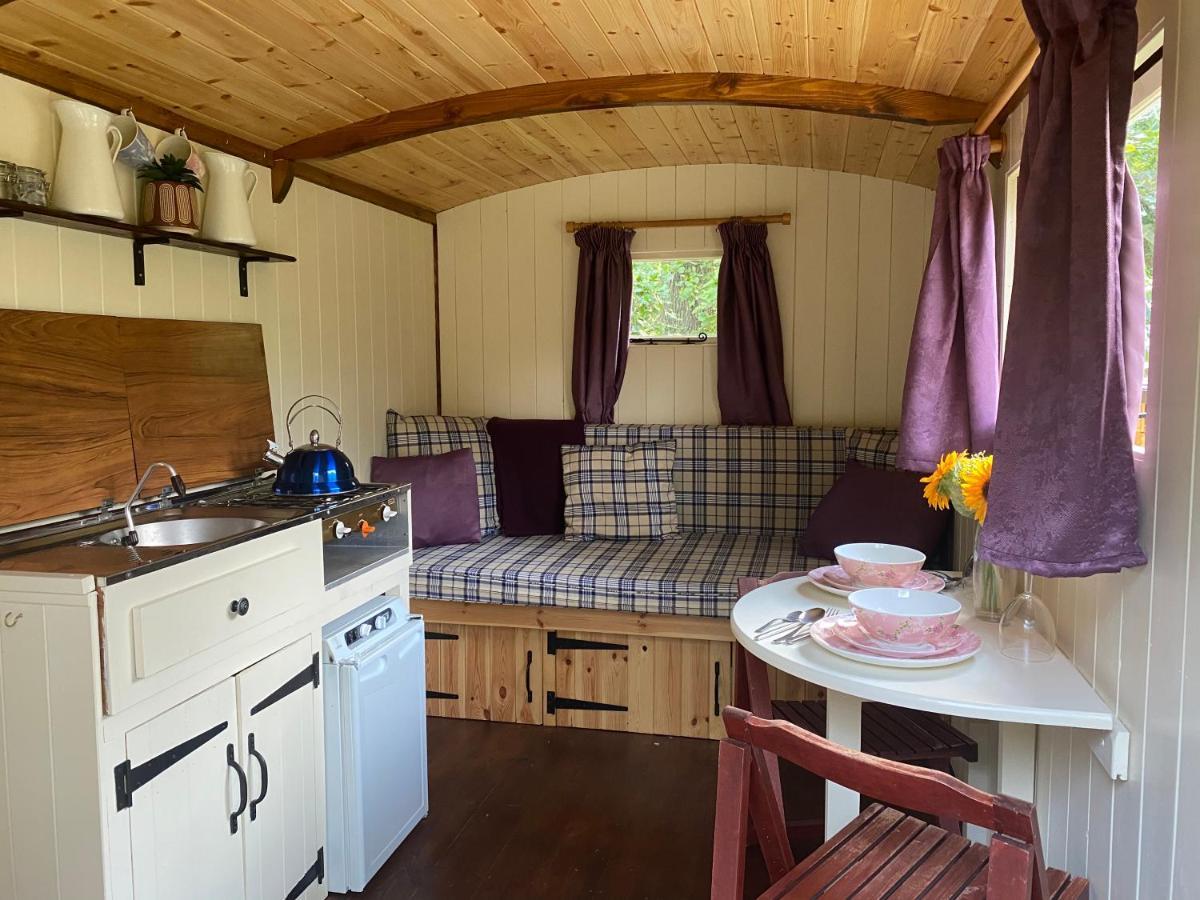 The Shepherd'S Hut - Wild Escapes Wrenbury Off Grid Glamping - Ages 12 And Over Baddiley Exterior foto